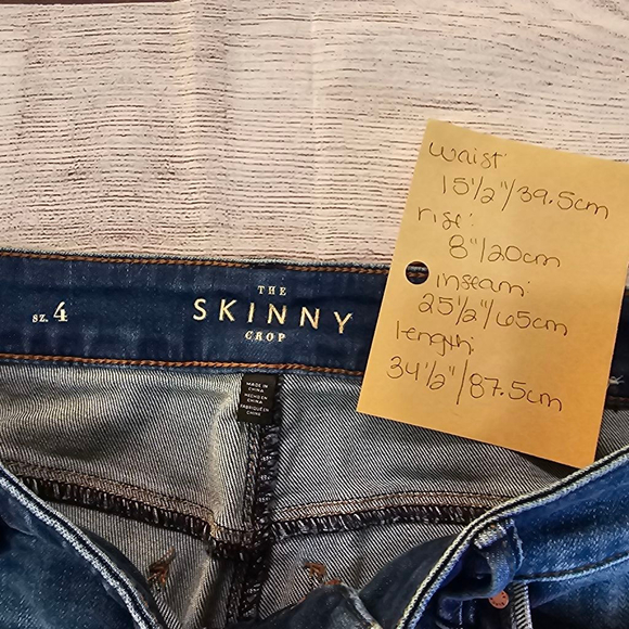 WHBM Blue Skinny Crop Jeans Size 4, blue floral accent - Picture 2 of 11